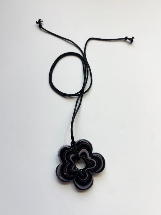 Jumbo Flower Pendant - Wavy Black